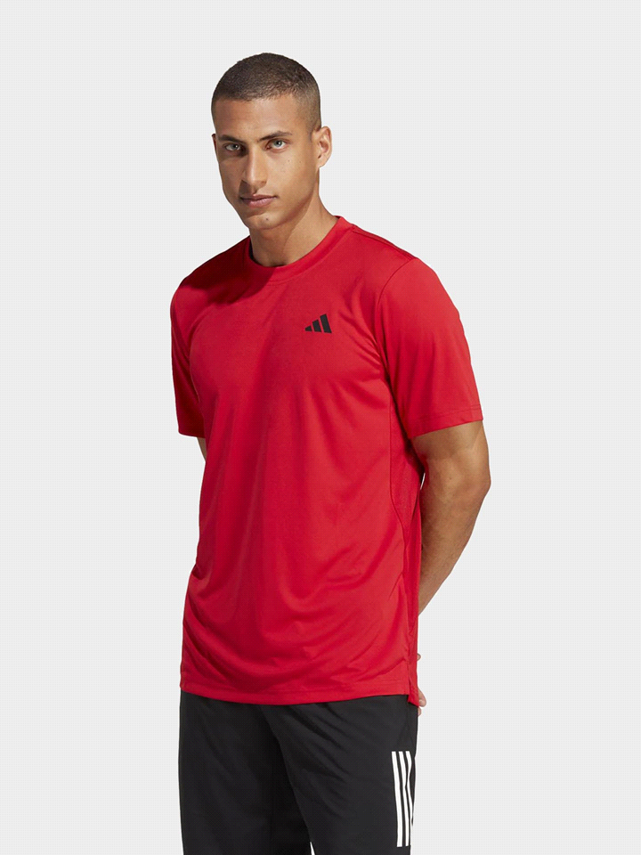 Per elevate performances nel tennis, la t-shirt ADIDAS CLUB TEE è il connubio perfetto tra stile e prestazioni. Il taglio regolare offre una vestibilità comoda, mentre il tessuto interlock al 100% pol... 